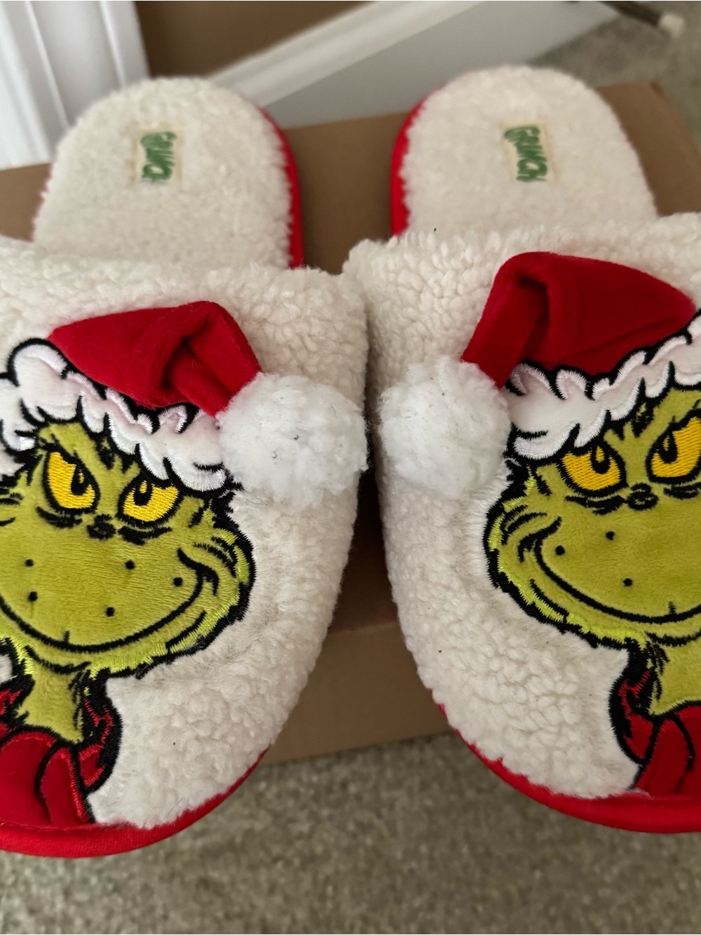 Grinch Holiday Plush Slip-On Slippers - Cream and Red Size L 9-10 unisex